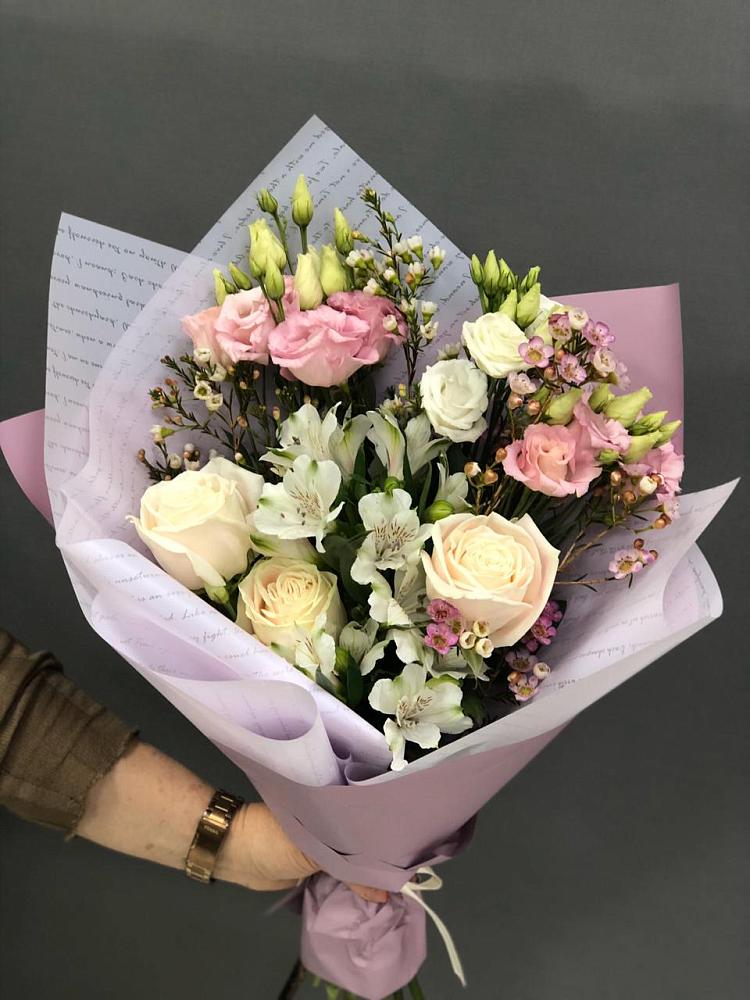 Букет цветов из: Альстромерии, Розы и Лизиантусы в Краснодаре