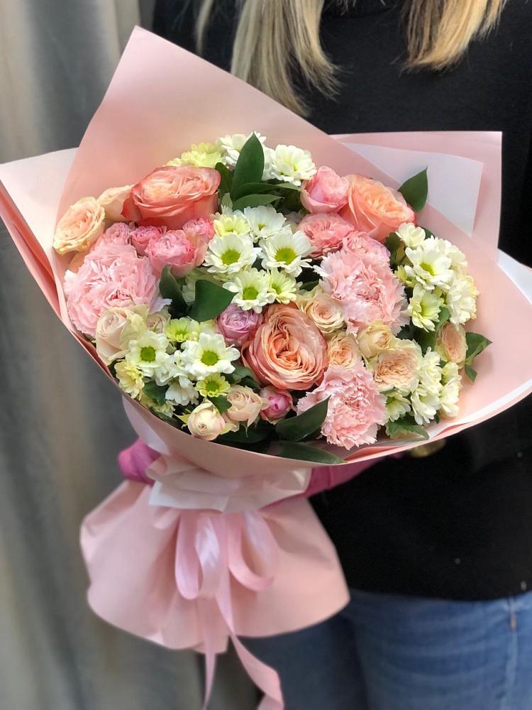 Букет цветов из: Гвоздики, Розы и Хризантемы в Краснодаре