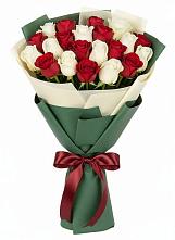Букет Микс из красных и белых роз в Краснодаре