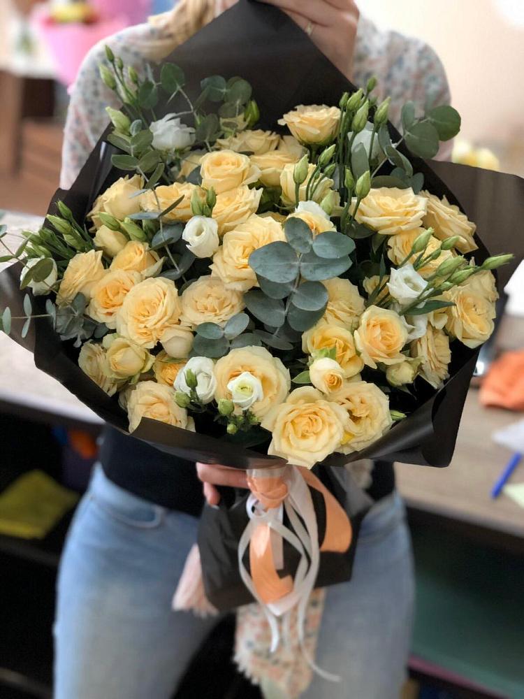 Букет цветов из: Розы и Лизиантусы в Краснодаре