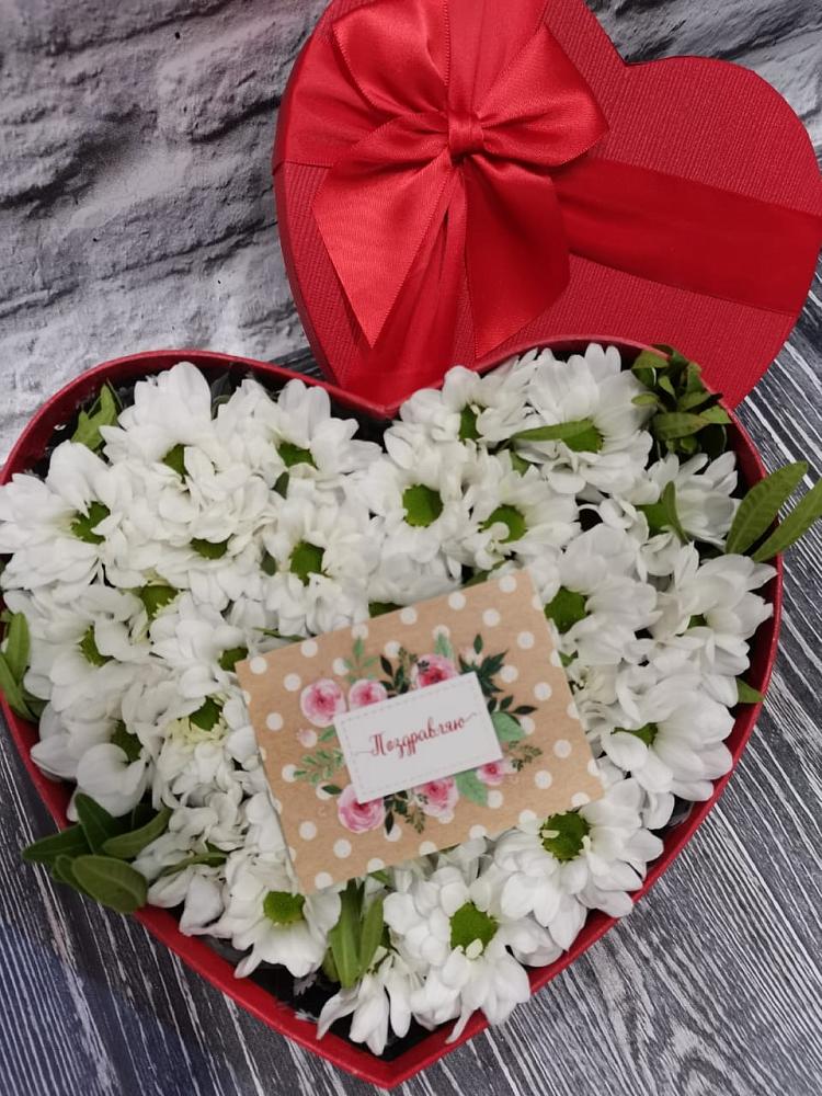 Цветочная композиция из Хризантемы в виде сердца в Краснодаре