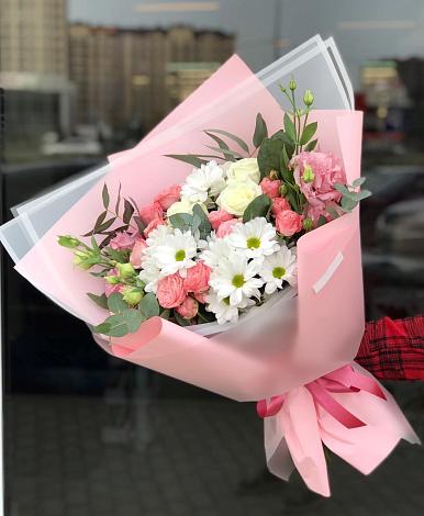 Букет цветов из: Розы, Лизиантусы и Хризантемы в Краснодаре