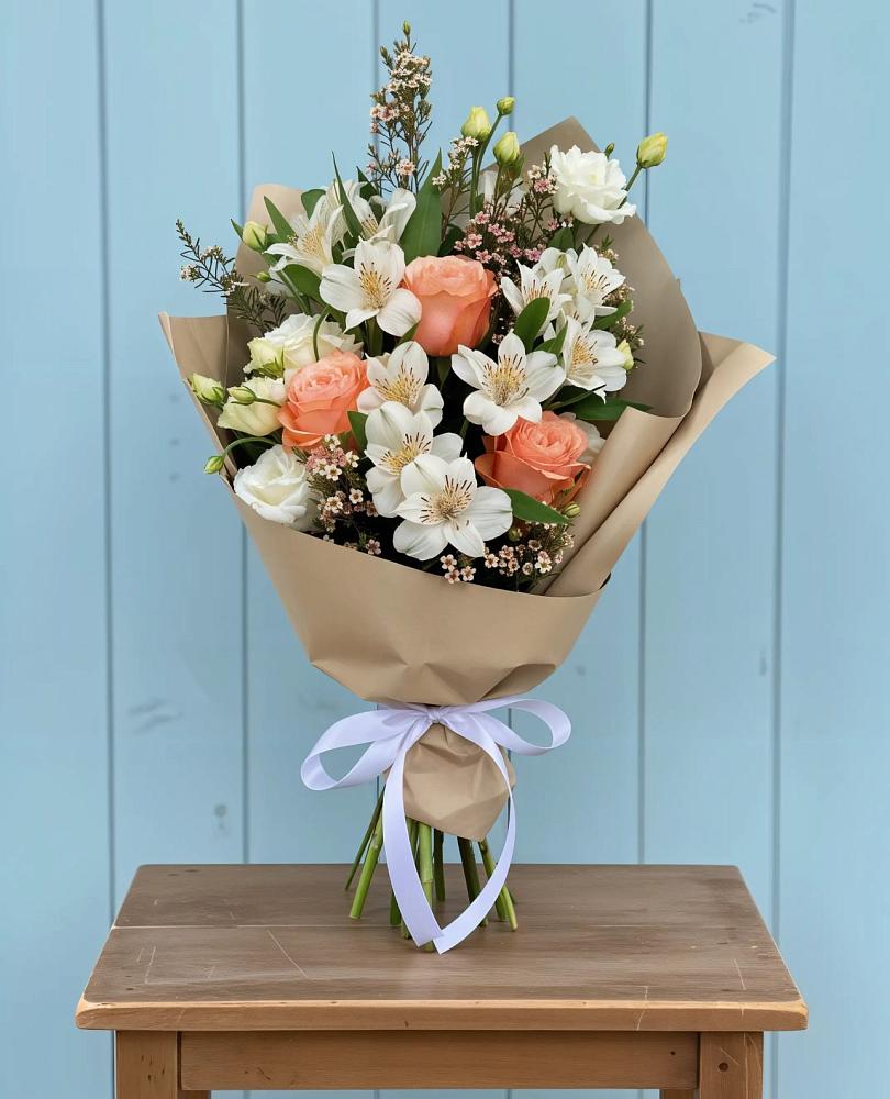 Букет цветов из: Альстромерии, Лизиантусы, Розы и Хризантемы в Краснодаре